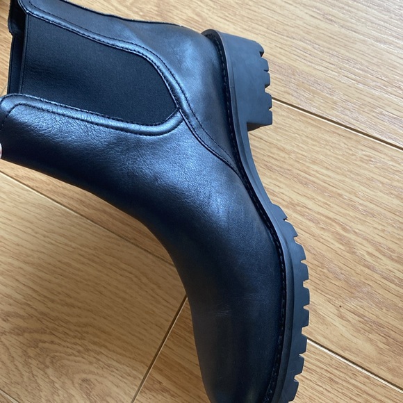 Like New Sam Edelman Women's Jaclyn Ankle Boot. - Picture 5 of 6